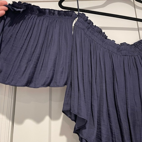 Navy blue romper off the shoulder short sleeves! - Picture 2 of 2